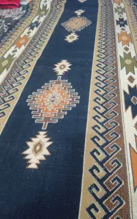 گلیم سورمه ای