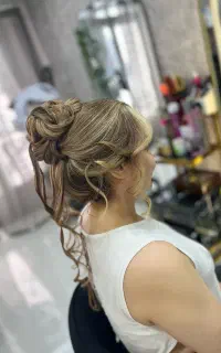 شنیون ومیکاپ