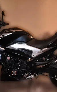 دومینار ان اس ns۲۵۰ (۲ شمع،نسخه کمیاب)