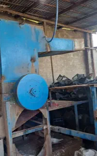 همکار برای کار در کارخانه آسیاب لاک