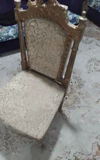 صندلی چوبی