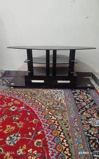 زیر تلویزیون شیشه ای