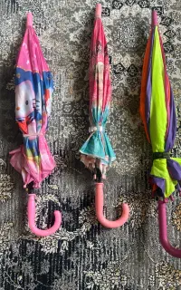 سه عدد چتر بچگانه