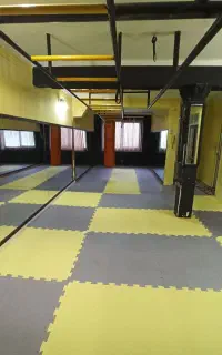 کلاس دفاع شخصی(رزمی) با مربیگری قهرمان کشور