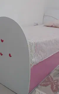 تخت نوجوان