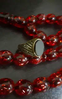 انگشتر و تسبیح