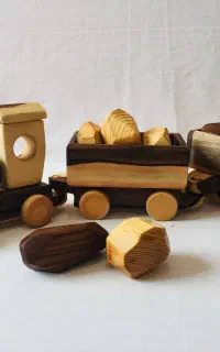 قطار چوبی