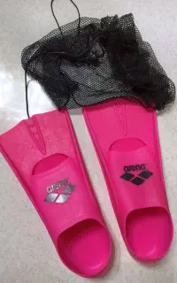 کفش شنا به همراه جلیقه نجات