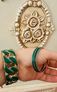 بدلیجات دستبند و گوشواره و گردنی