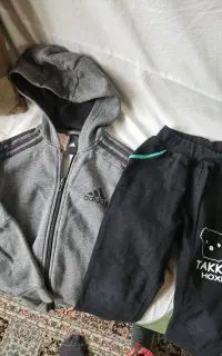 تعدادی لباس کودک