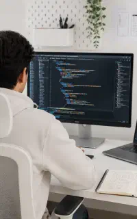 برنامه نویس ارشد وب و اپلیکیشن - نرم افزار