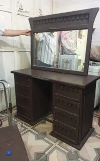 میز آرایش در حد نو هشت کشو