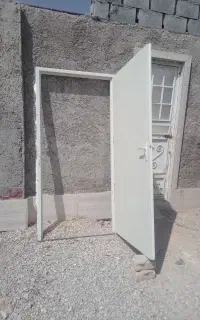 درب اتاقی باچهارچوب فلزی