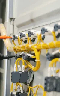 برقکاربرق کش کارخدمات برق ساختمان صنعتی تلفن آنتن