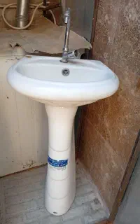 روشویی با شیر اب
