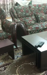 مبل 9نفره قهوه ای گل دار پارچش سالم چوبش سالم