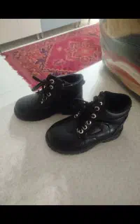 نیم بوت و کتونی