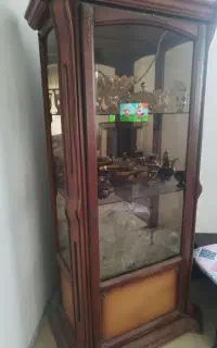 فروش ویترین با چینی هاش ومیز ال ای دی