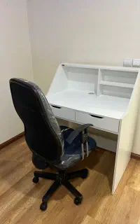 میز تحریر و صندلی