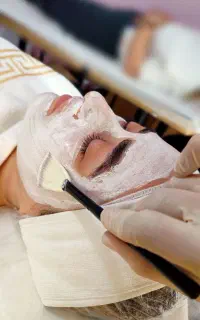 پاکسازی و فیشال تخصصی ، جوانساز ، درمان جوش و لک