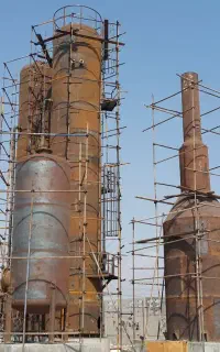 داربست فلزی و پیچ و رولپلاک