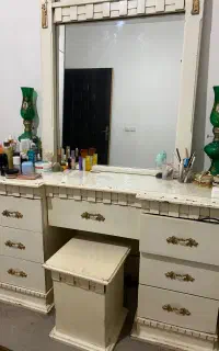 ایینه کنسول وپاتختی کرمی رنگ