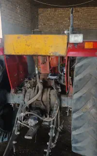 تراکتور ۲۸۵ مدل ۶۳ کم کار وتمیز ومرتب مدارک کامل