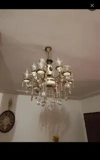 یک عدد لوستر برنزی ۱۲شعله فوق زیبا با طراحی شیک