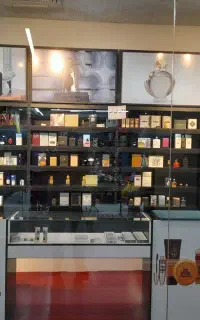 ویترین و دکور مغازه فروشی