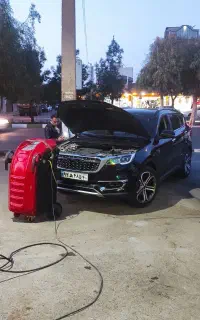شارژ گاز کولر خودرو وتست نشتی با دستگاه حرفه‌ای