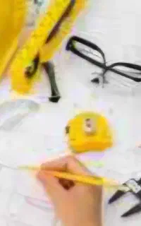 منشی خانم و نظافتچی خانم