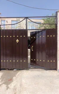 نقاشی ساختمان و درب پنجره
