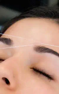اصلاح صورت خانمها با بند و موخوره گیری با قیچی