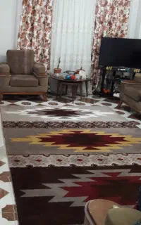 یک فرش 6متری قرمز و یک عدد۶ متری گلیم فرش ساوین