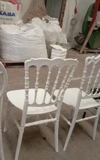 صندلی عروسی و خانه پلاستیک