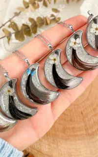 گردنبند و آویز رزینی