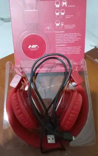 هدفون قرمز سالم کارکرده
