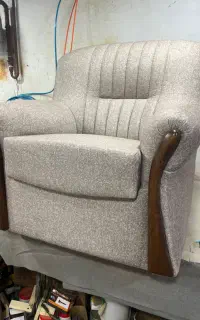 به یک کارگر ساده برای مبل سازی