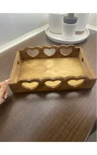 سینی چوبی شیک و نو و کفش مجلسی