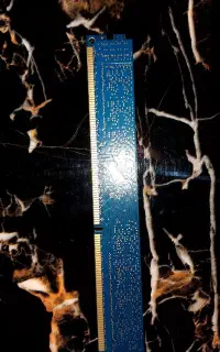 رم ۴ گیگ ddr3  سالم