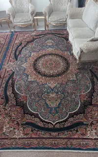 یک جفت فرش ۹ متری ۷۰۰ شانه در حد نو