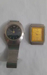 ۲ عدد ساعت مچی omax اصل