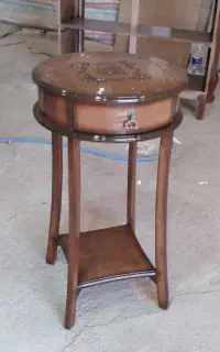 میز تلفن سلطنتی