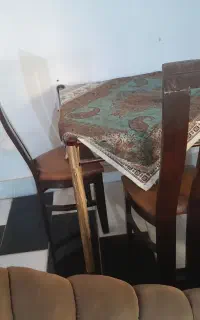 میزغذاخوری ۴نفره همراه ۲صندلی