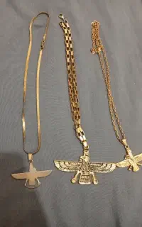 گردنبد فروهر و دستبند قلبی