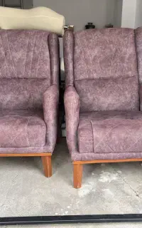 ۲ عدد مبل تک نفره و جلو مبلی انتظار