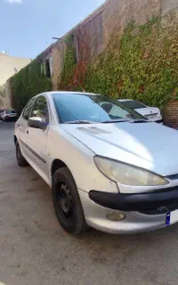 فروش یک دستگاه خودرو ۲۰۶ مدل ۸۲