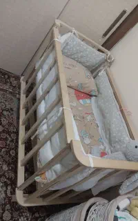 گهواره کنار مادر