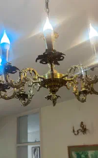 لوستر برنجی به همراه دیواری
