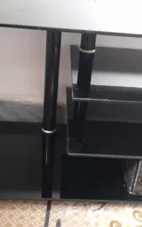 میز تلویزیون شیشه ای